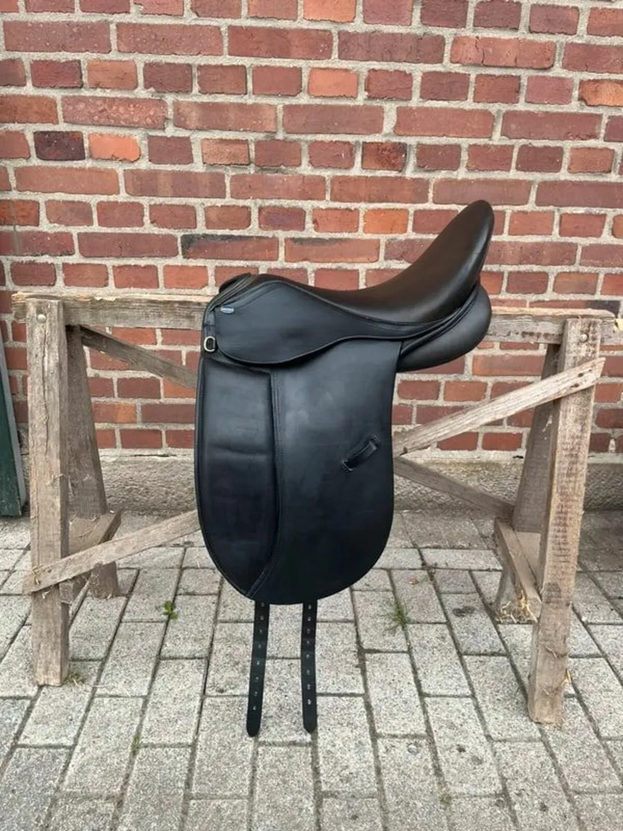 Euroriding Jade dressage saddle - Image 1
