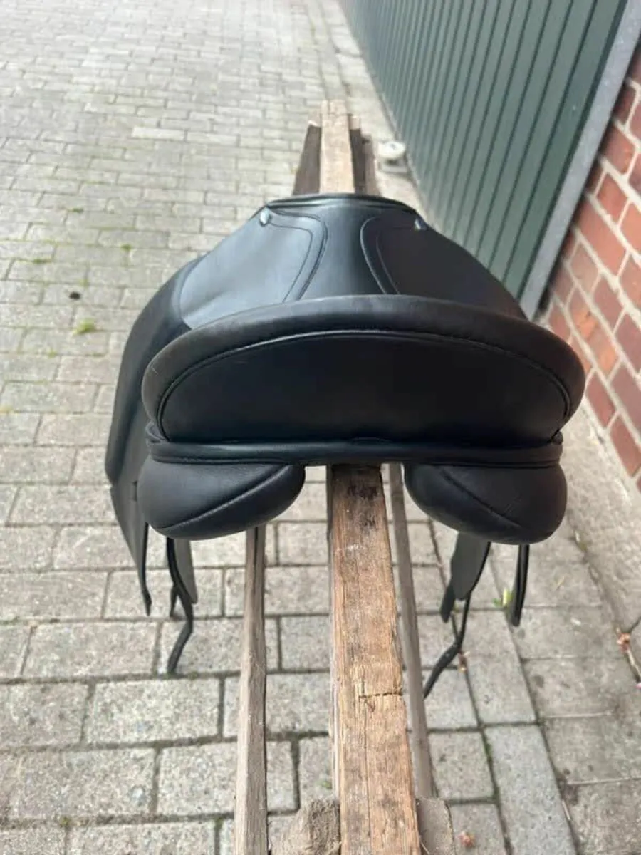 Euroriding Jade dressage saddle - Image 3