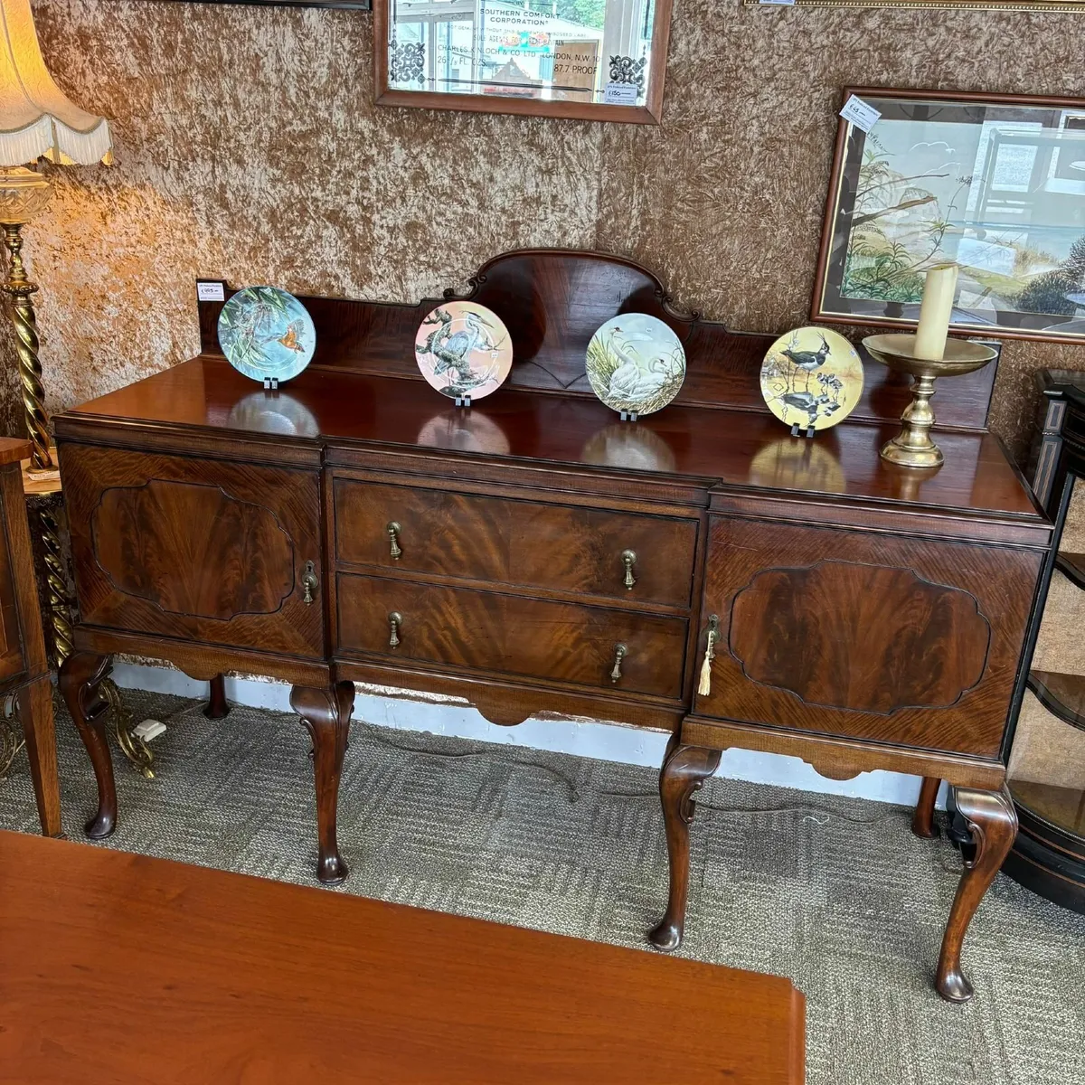 Beautiful mahogany concave front sideboard. Enclos - Image 1