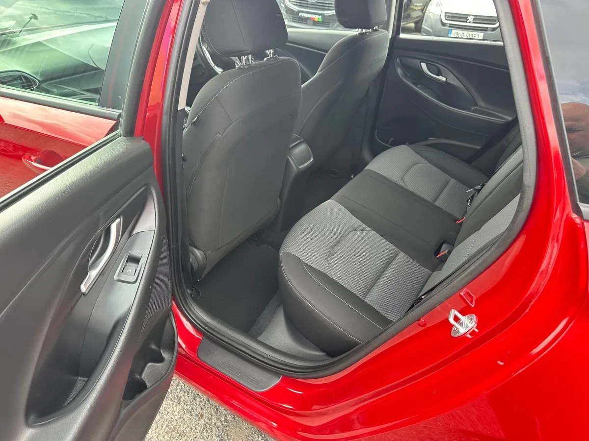 Hyundai i30 2018 - Image 2