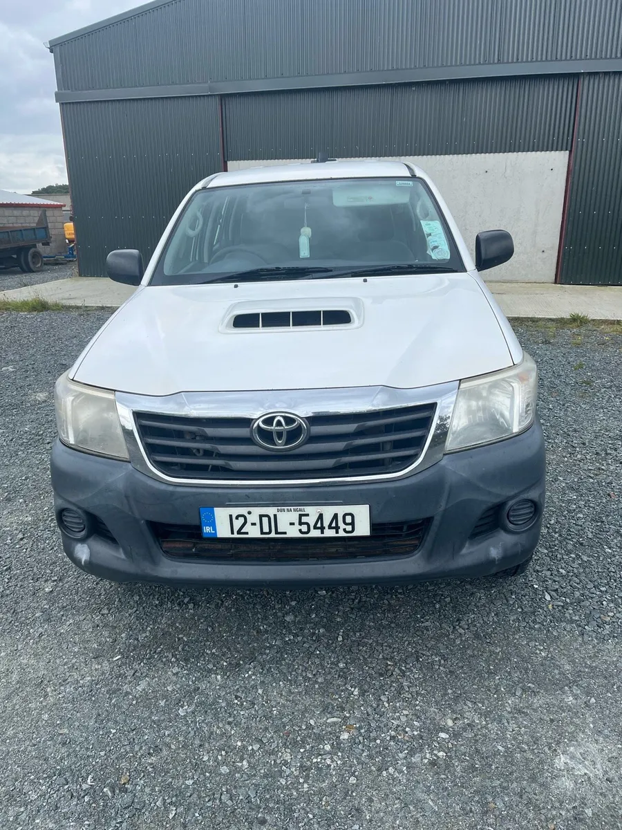 Toyota Hilux 2.5 year 2012  white - Image 3