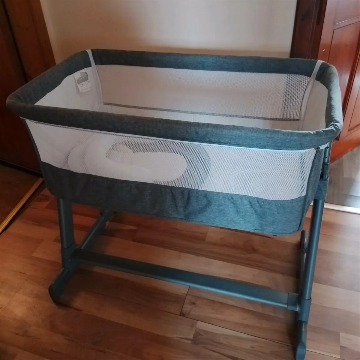 Beside me cot - Image 1