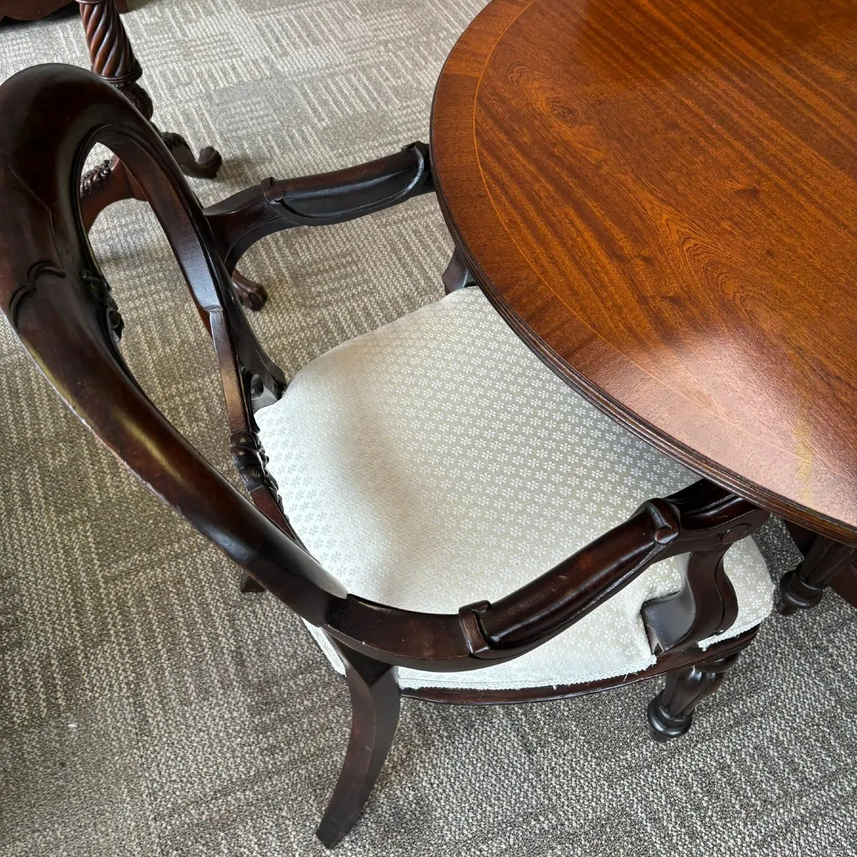 Fabulous mahogany flamed Regency dining with 6 cha - Image 3