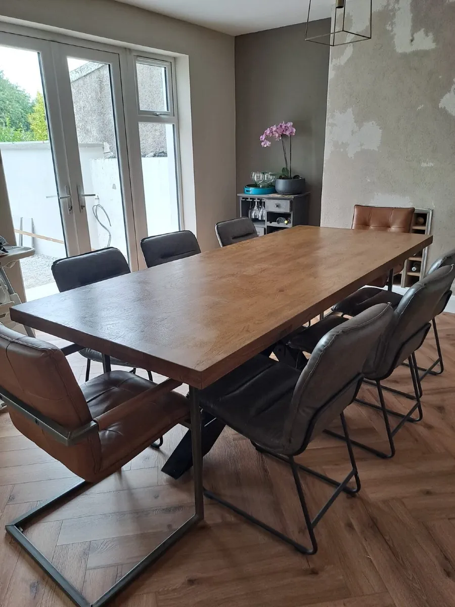 Dining room table - Image 1
