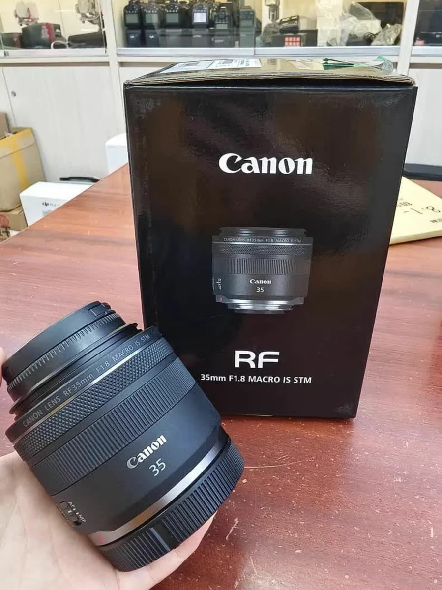 Canon RF 35mm f/1.8 IS STM MINT - Image 1