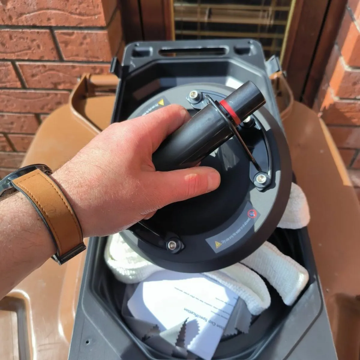 Heavy-Duty Vacuum Suction Cup Lifter with Case - Image 1