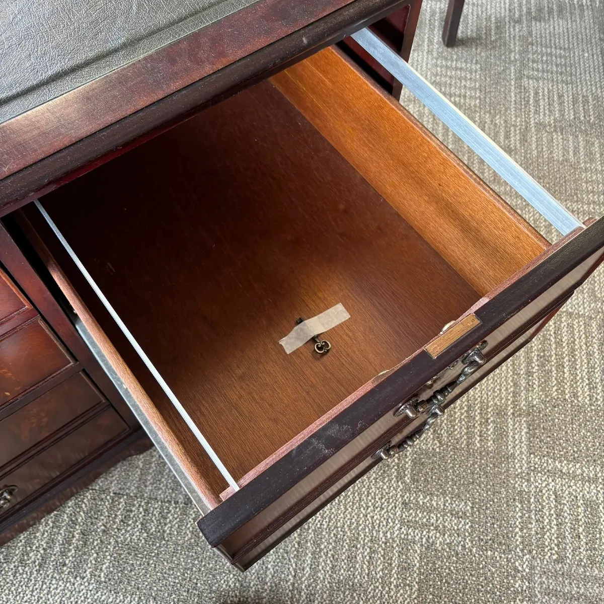 Beautiful mahogany flamed double leather top filin - Image 4