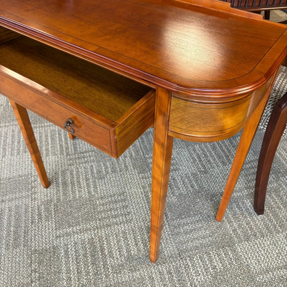 Beautiful breakfront yew console table & drawer - Image 1