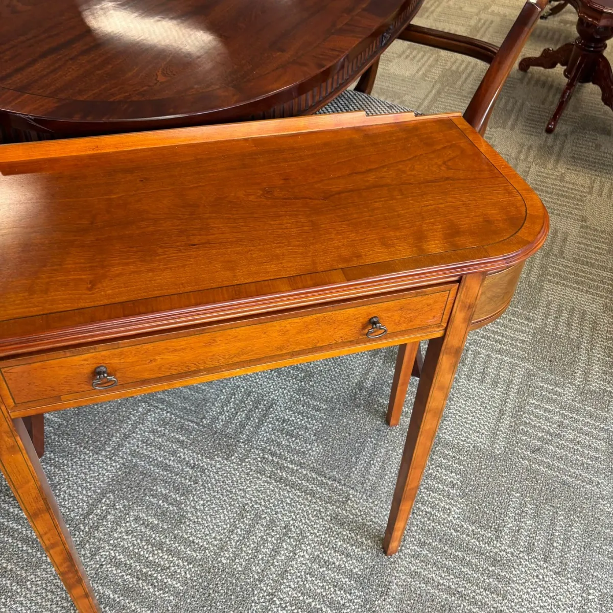 Beautiful breakfront yew console table & drawer - Image 3