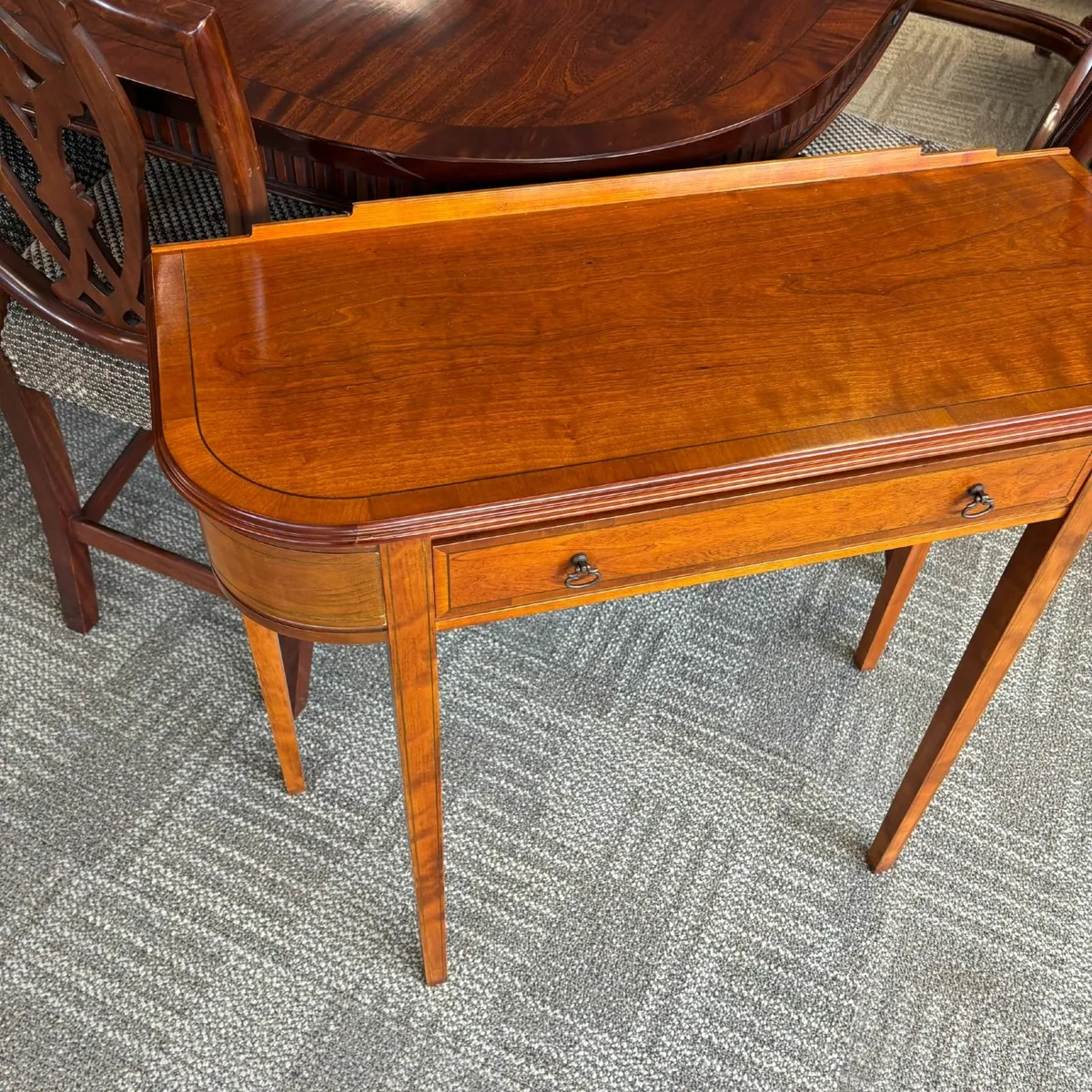 Beautiful breakfront yew console table & drawer - Image 4