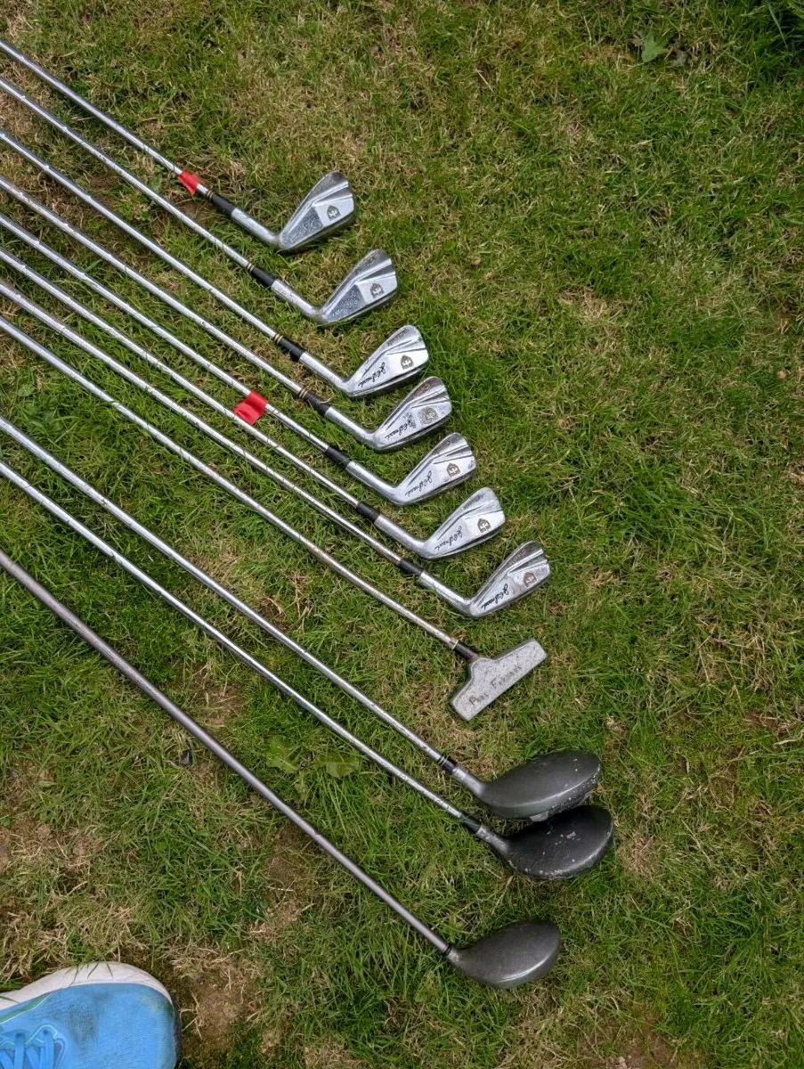 Cheap set of old school Golf clubs & putter - Image 1
