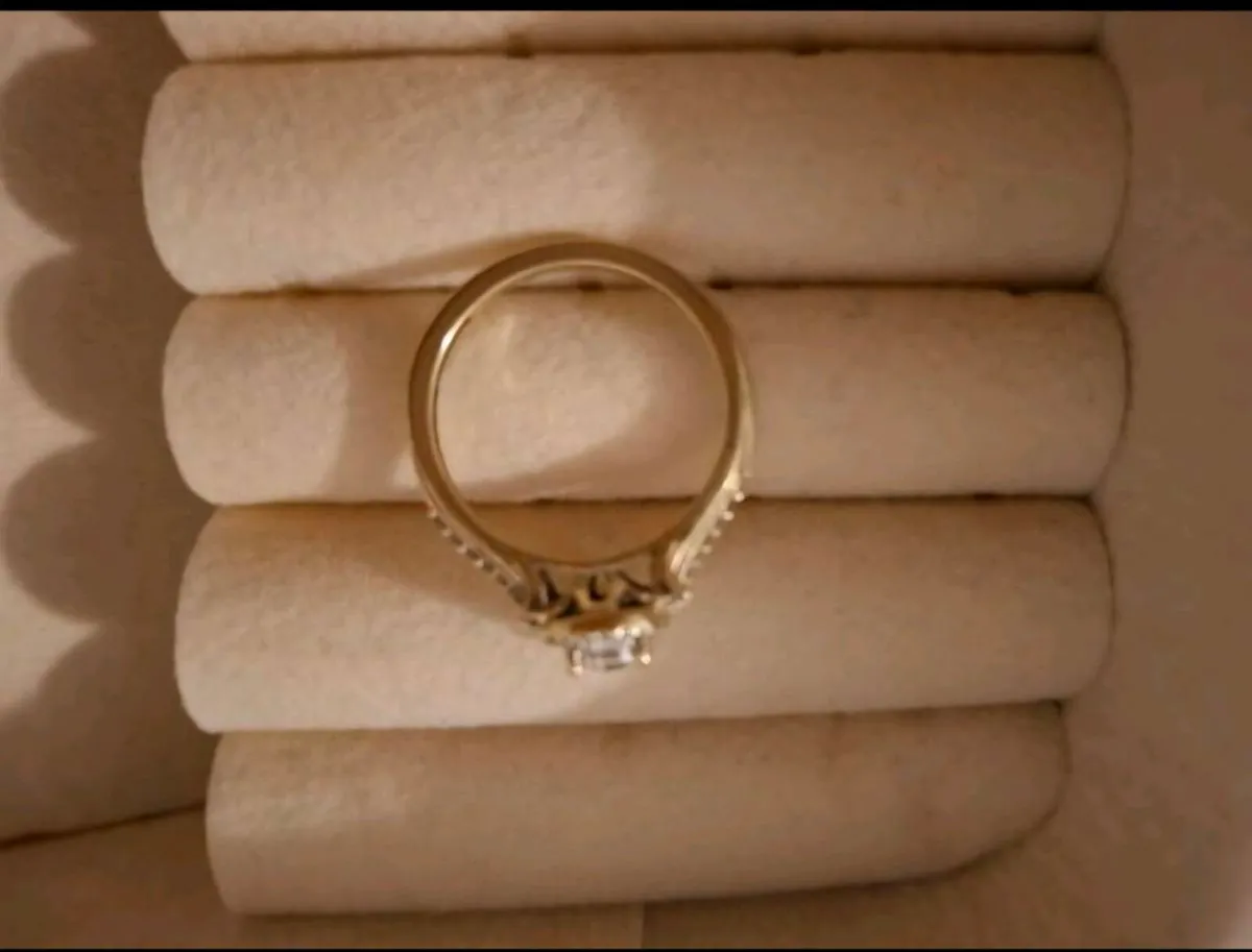 Engagement ring - Image 3