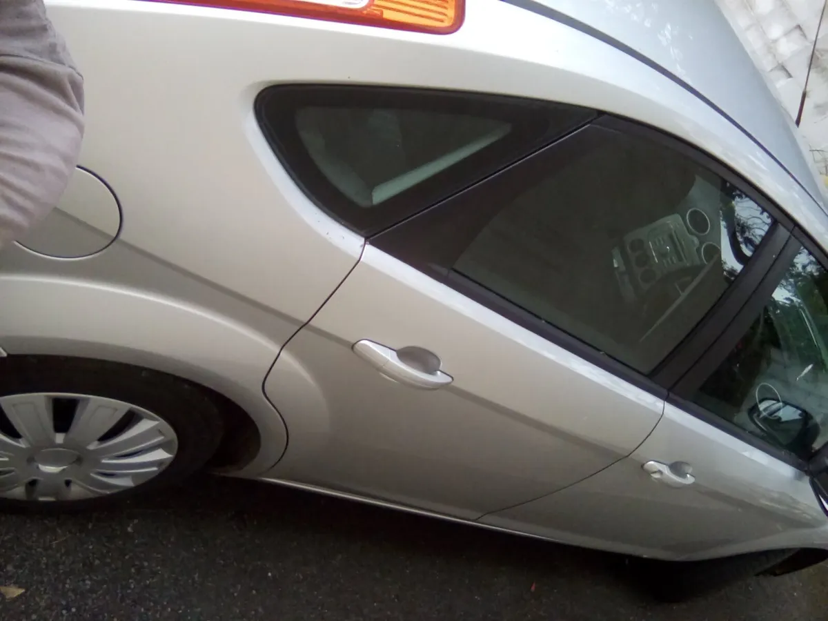 08 ford focus - Image 4