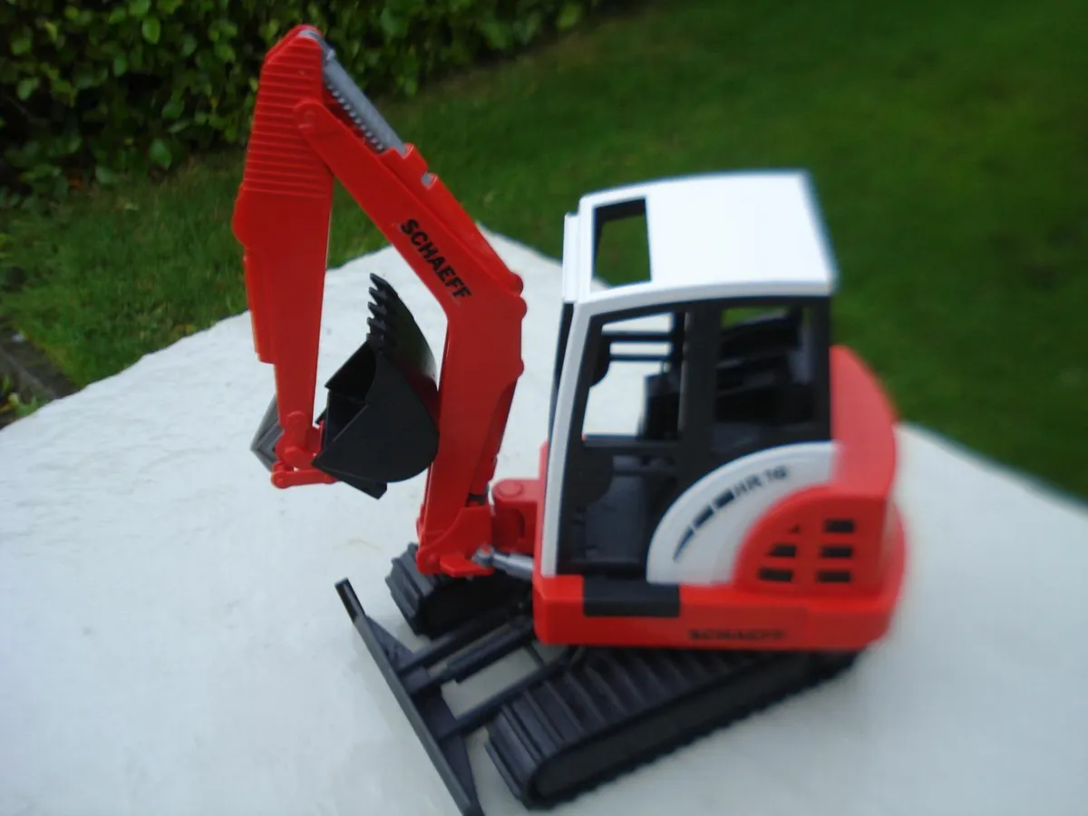 BRUDER SCHAEFE HR16 MINI EXCAVATOR. 1/16 SCALE. - Image 2