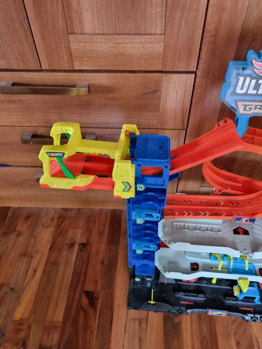 Hot wheels ultimate garage - Image 3