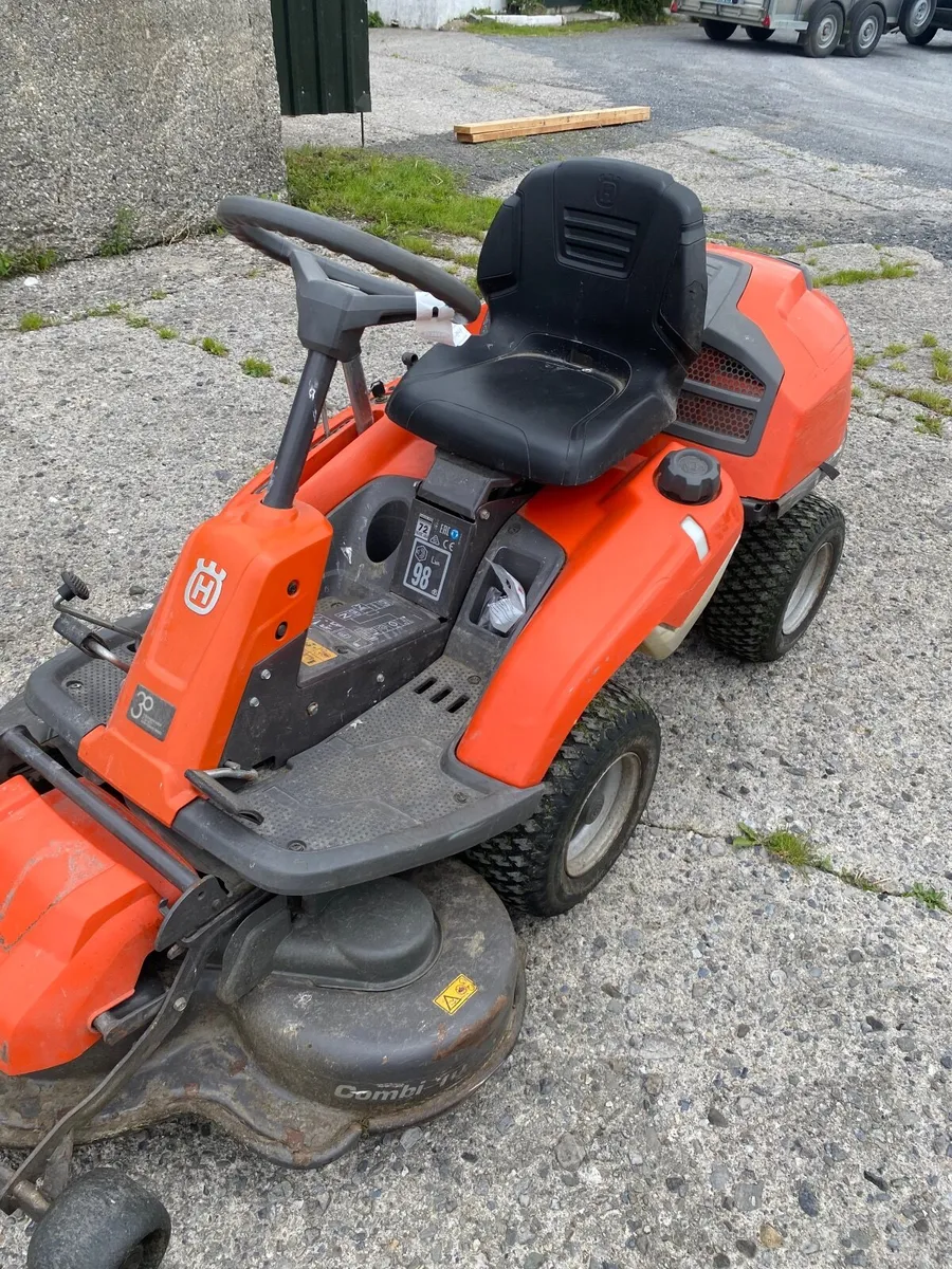 Ride on lawnmower - Image 1