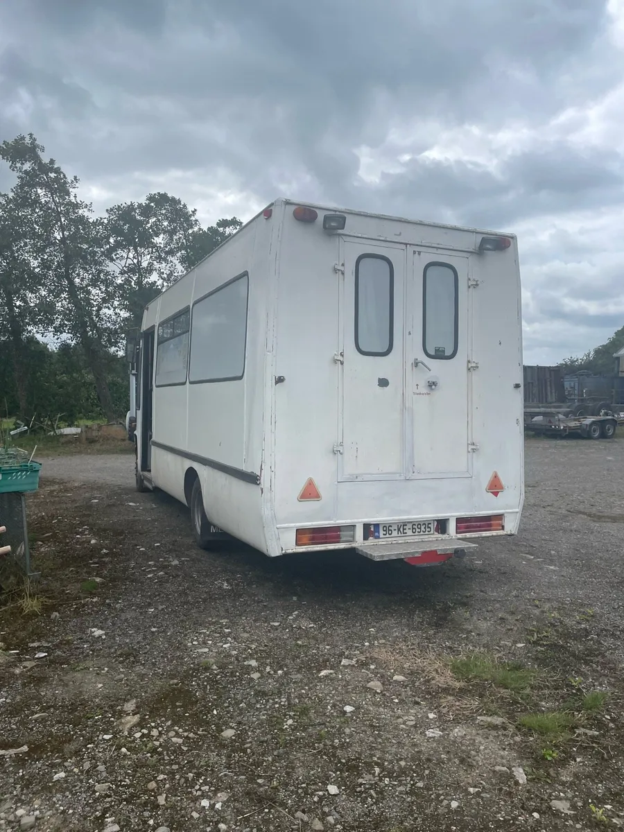 Mercedes Campervan - Image 3
