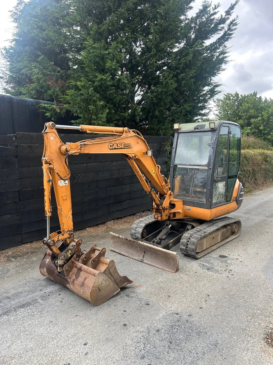 2.8 ton case mini digger - Image 1