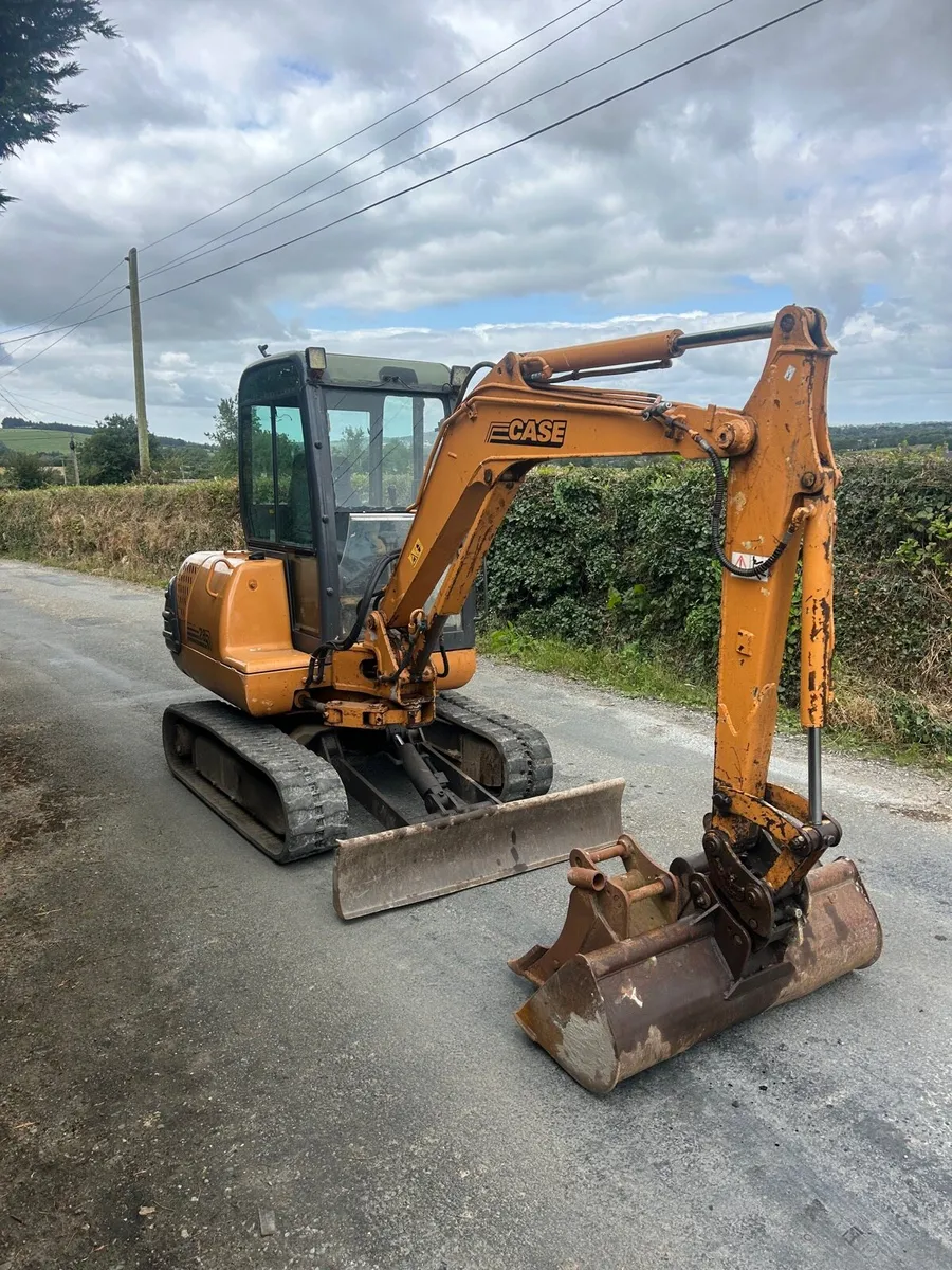 2.8 ton case mini digger - Image 2