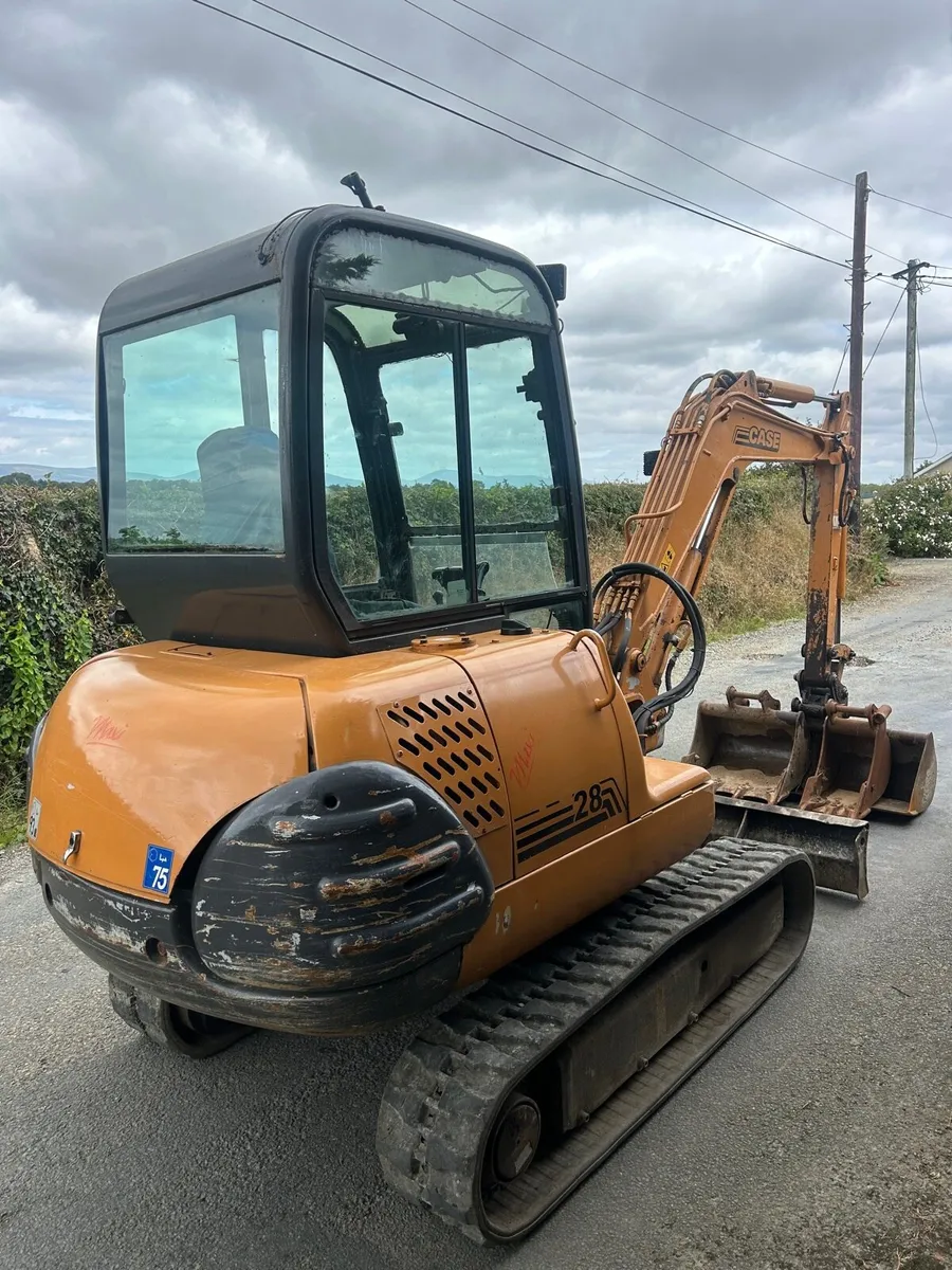 2.8 ton case mini digger - Image 3
