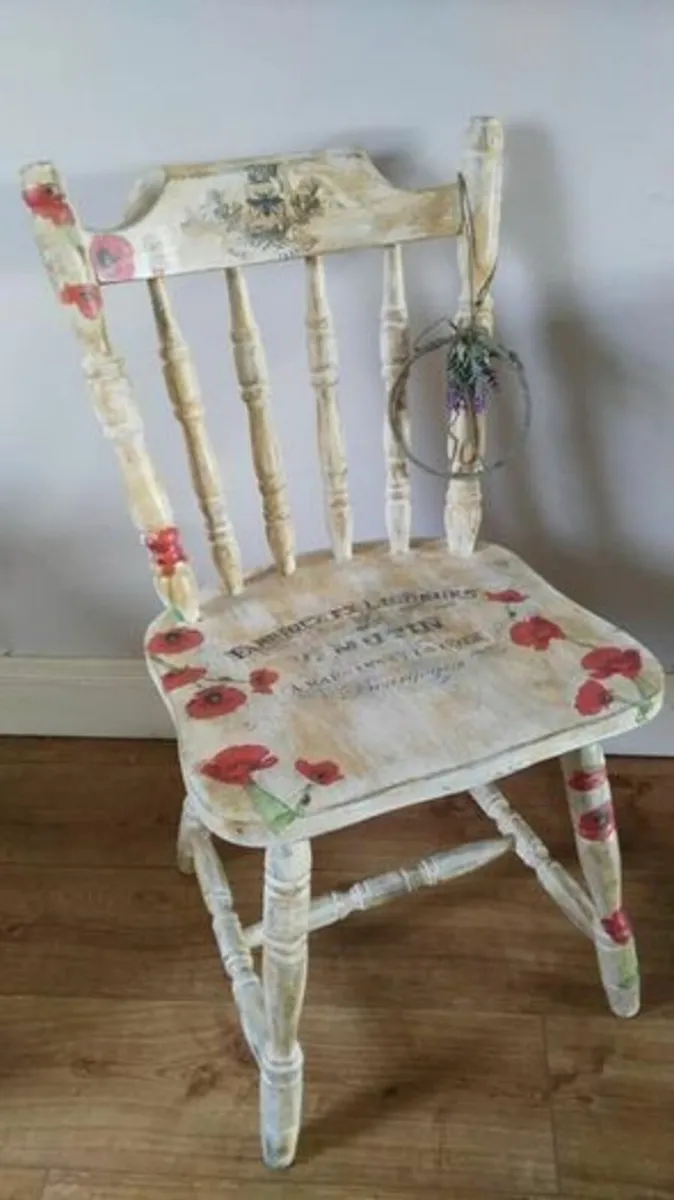 Vintage Farmhouse Charm Poppy Chair - Image 2