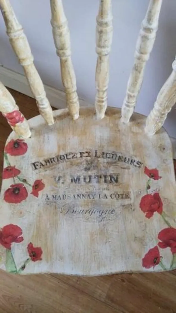 Vintage Farmhouse Charm Poppy Chair - Image 4