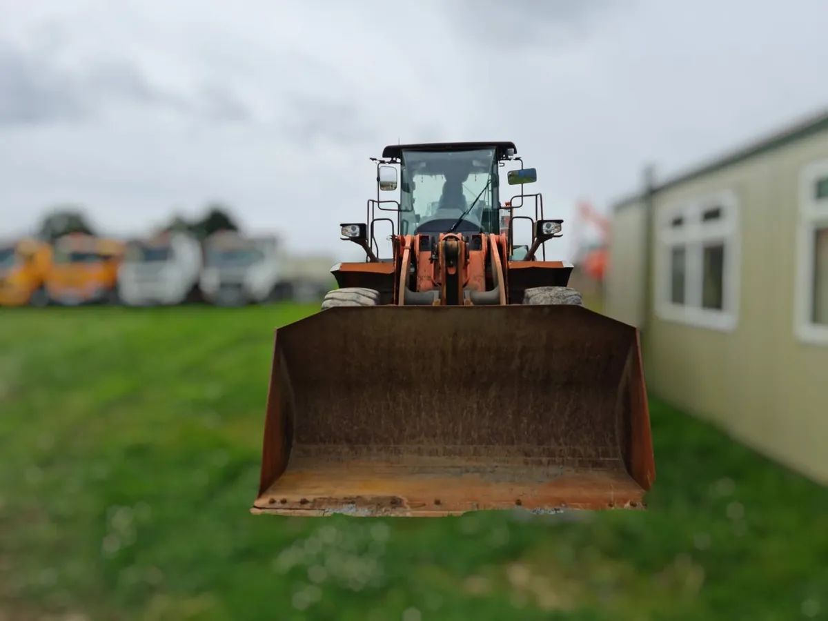 Hitachi loading shovel - Image 2