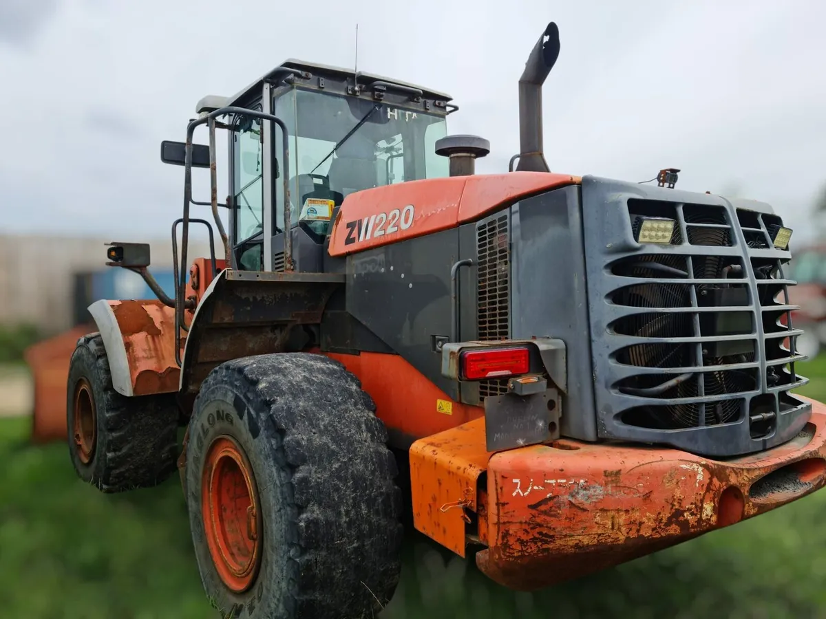 Hitachi loading shovel - Image 4