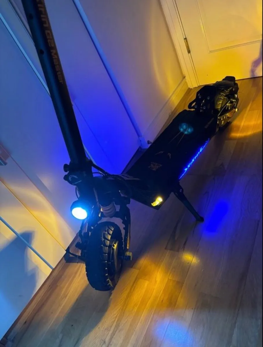 Electric scooter - Image 4