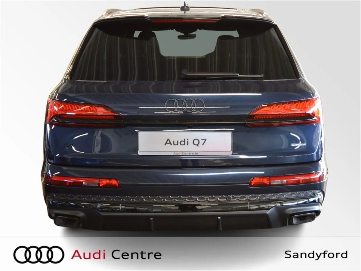 Audi Q7 55 Tfsi-e Quattro S-line 290KW Panoramic - Image 4