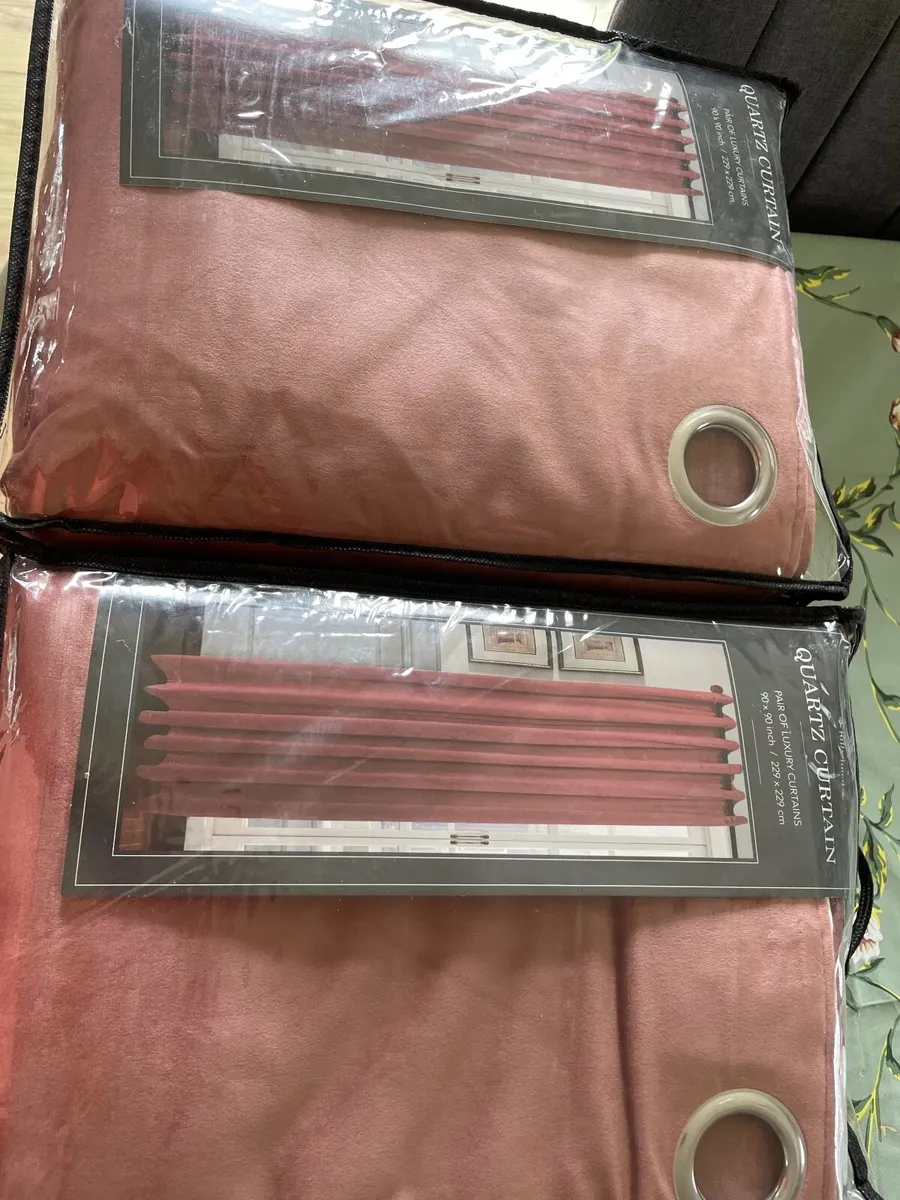 Curtains - Image 2