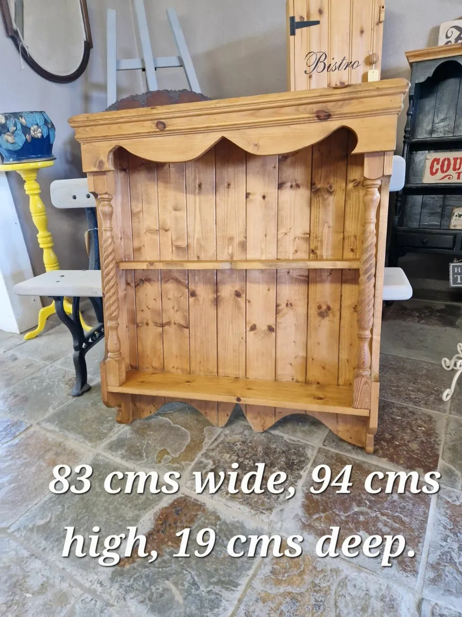 Vintage pine wall dresser, plate rack - Image 3