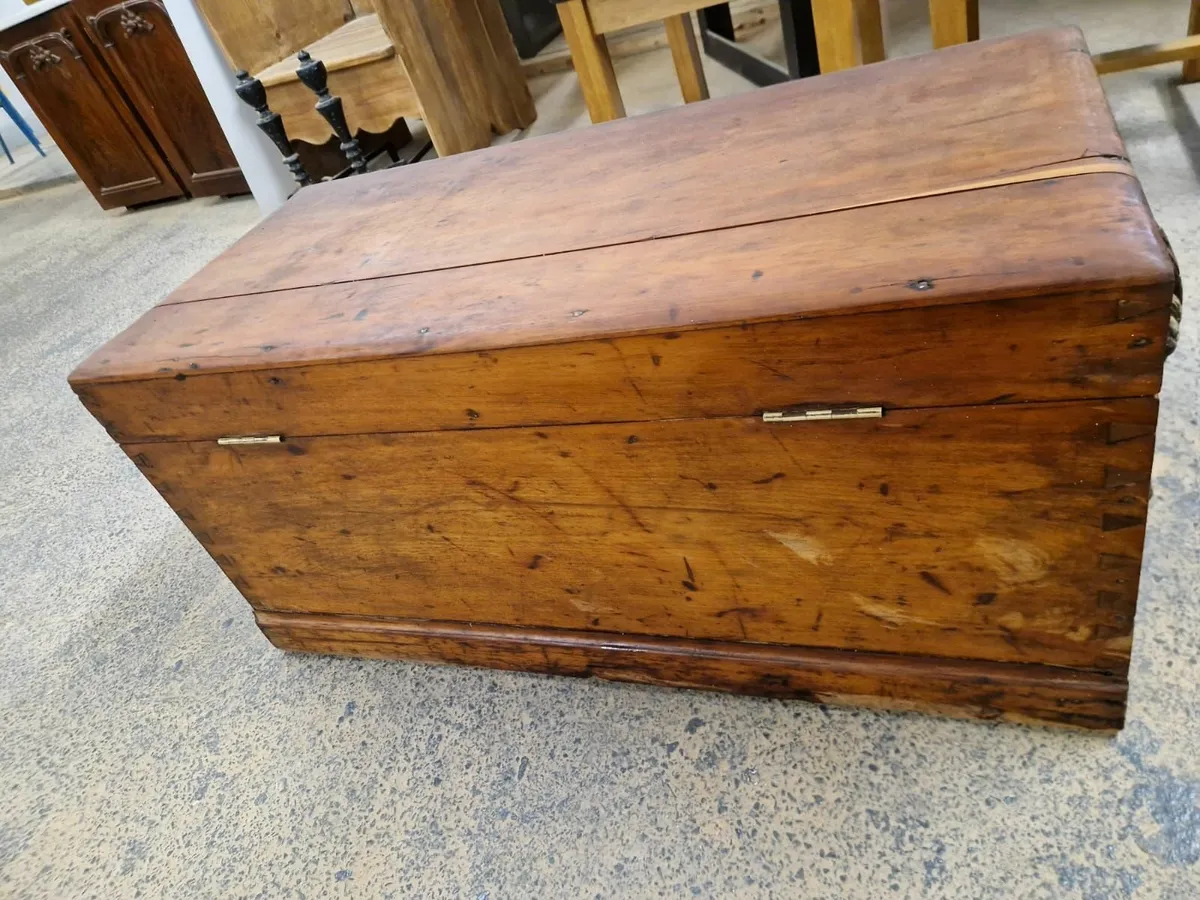 18th century chamfor wood sea trunk - Image 2