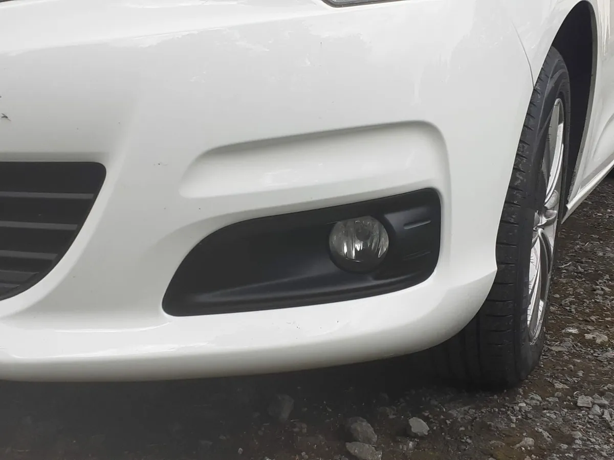 Citreon C4 2011 - front bumper fog light grille - Image 2
