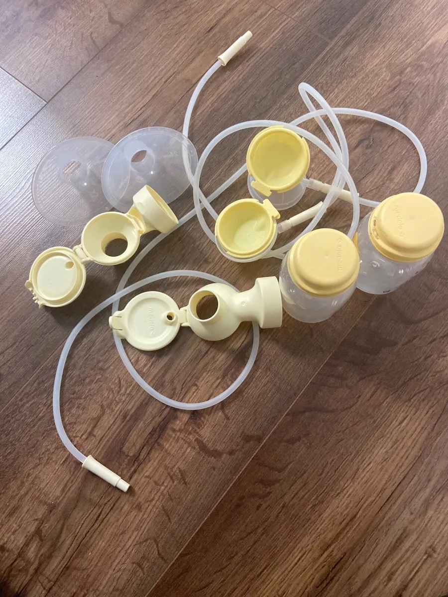 Medela double pump set - Image 1