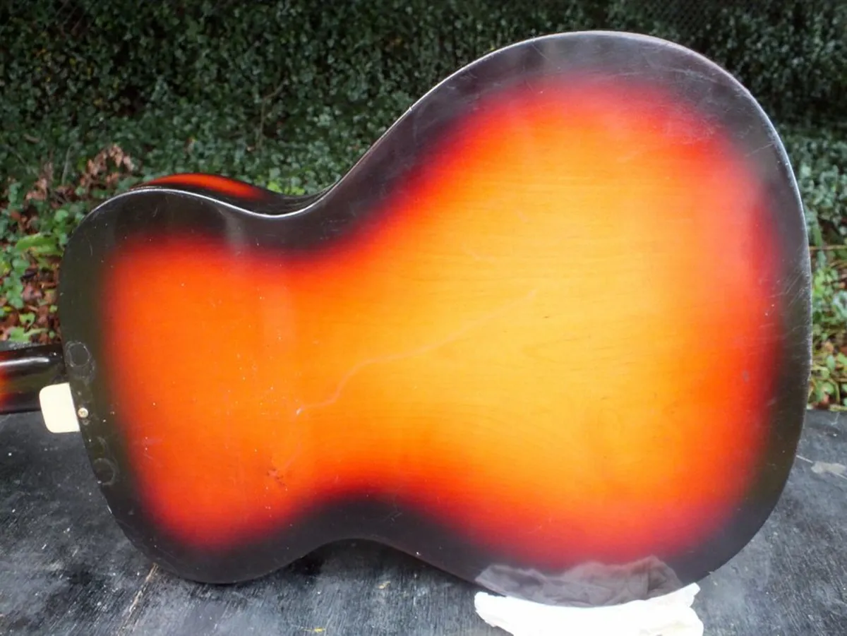 guitar - Image 3