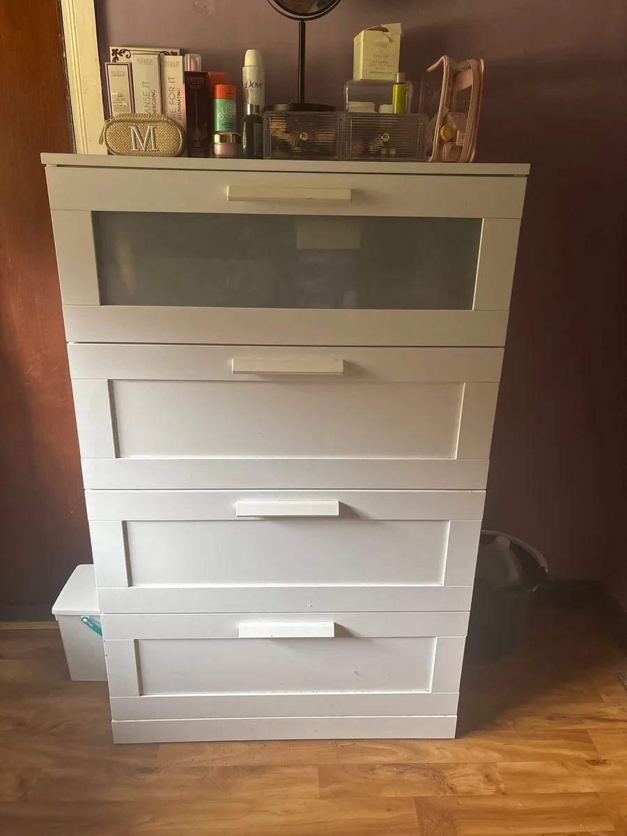 White chest of drawers - Image 1