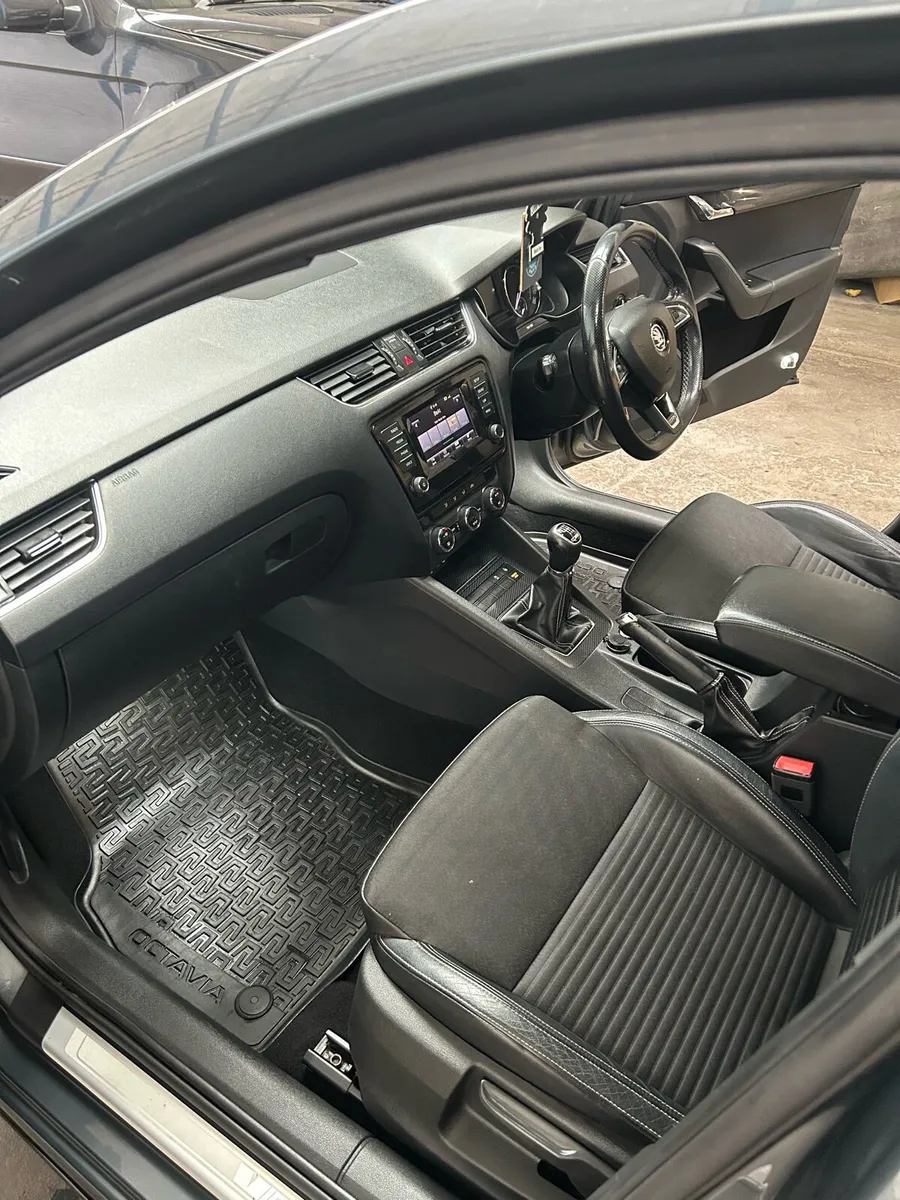 Skoda Octavia VRS estate (black edition) - Image 2
