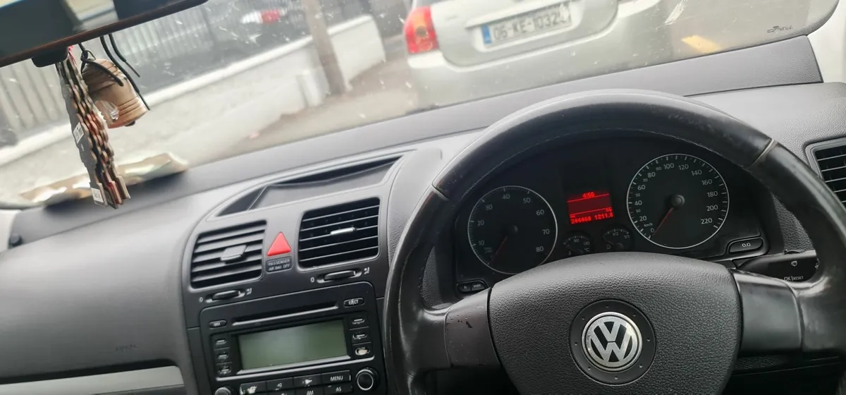 Volkswagen Golf 2005 - Image 2