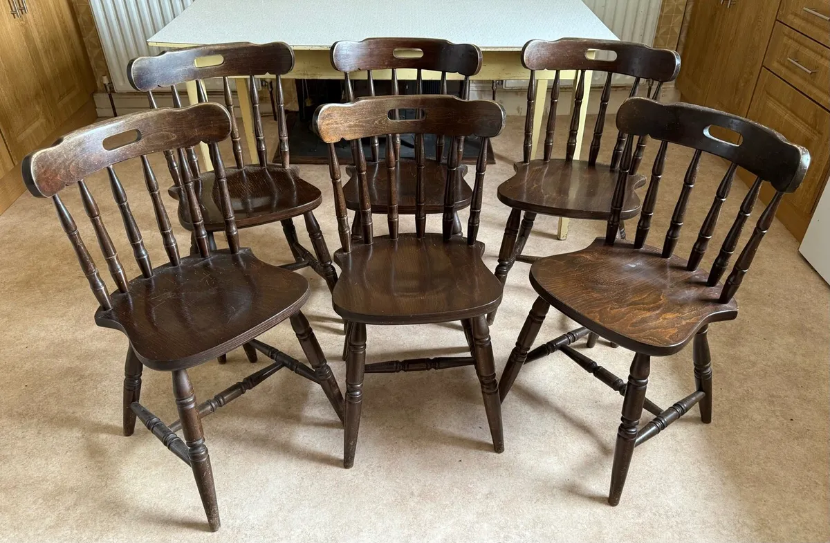 6 Classic Windsor Chairs - Image 1