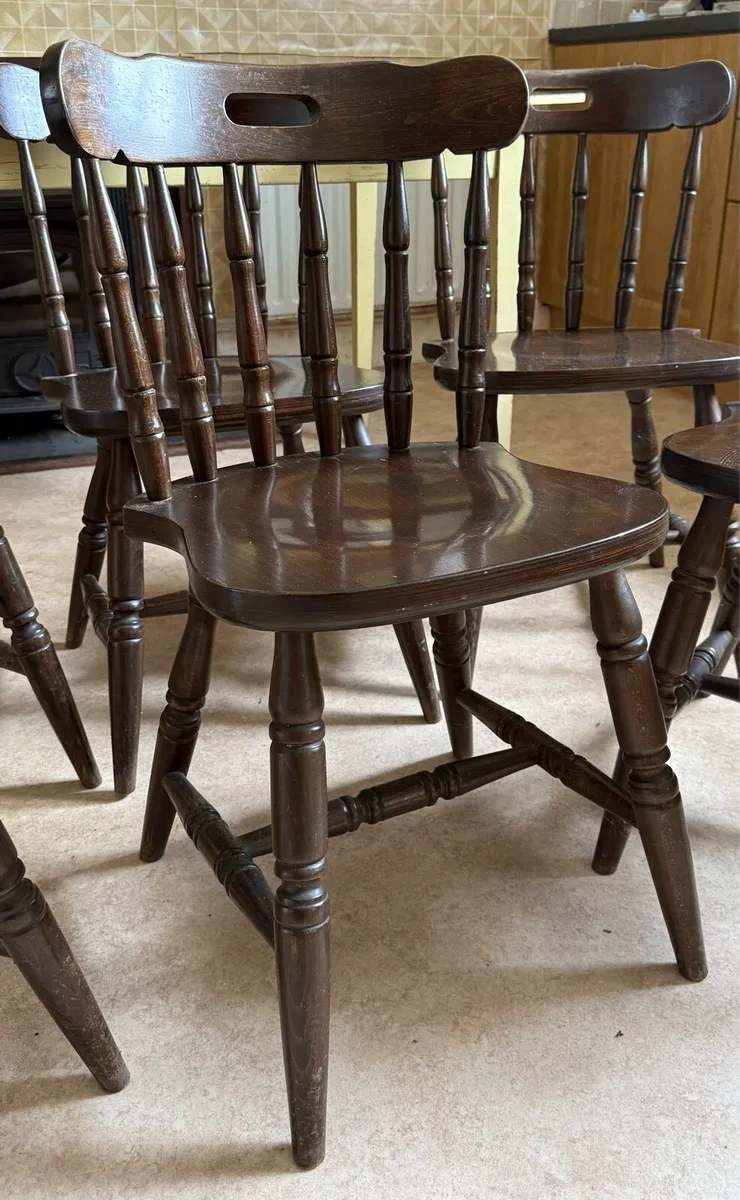6 Classic Windsor Chairs - Image 2
