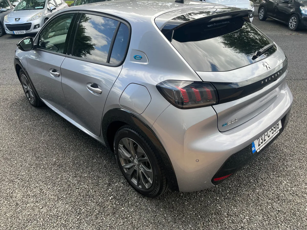 Peugeot 208 Electric 136bhp (50 Kwh) Allure Pack - Image 4