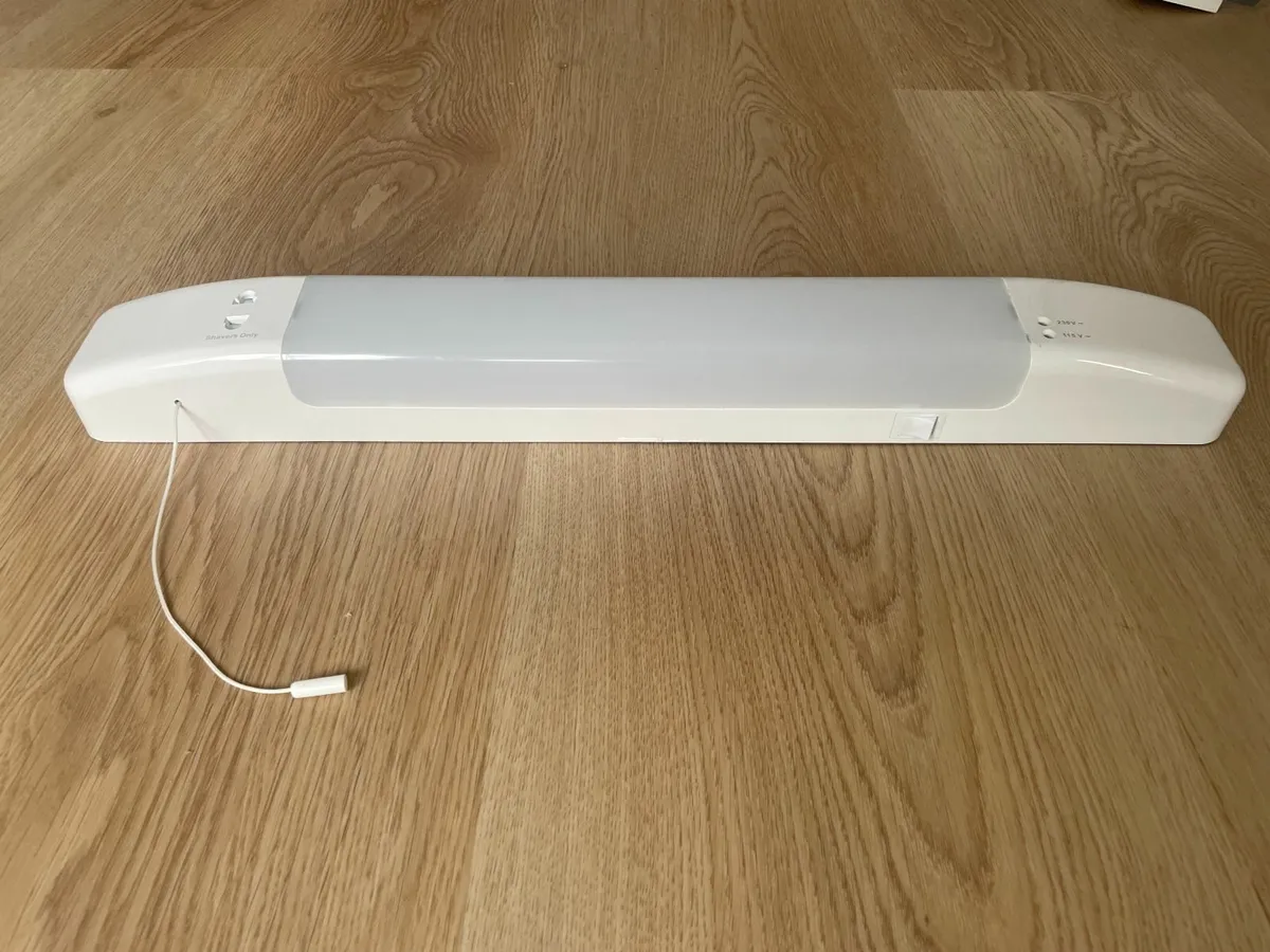 Dual Voltage LED Shaver Light Gloss White - Image 2
