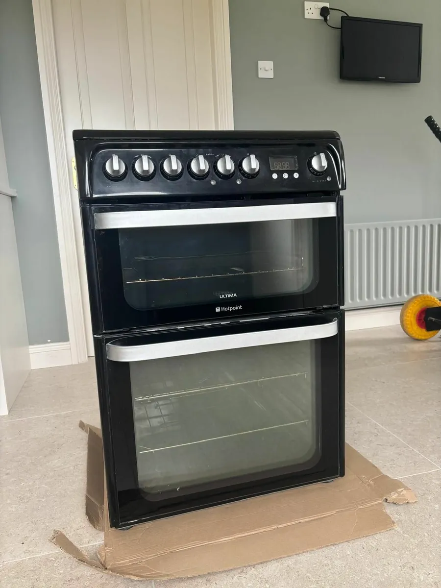 Hotpoint free standing double oven cooker - Image 2