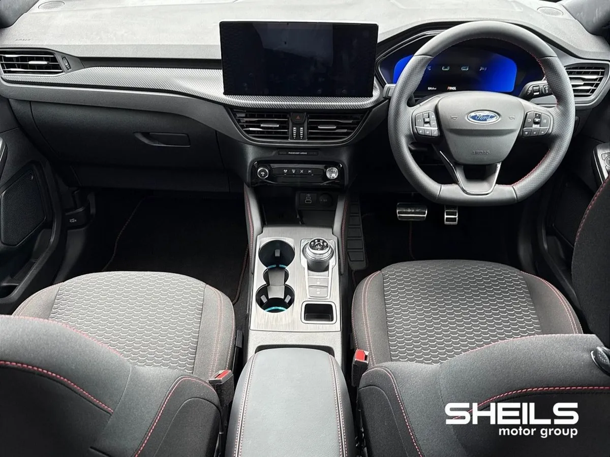 Ford Kuga Automatic 2.5 Petrol Hybrid St-line  de - Image 3