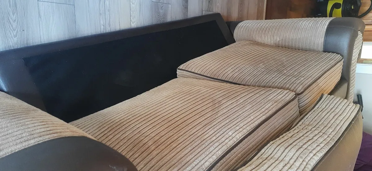 Couch and 2 chairs - Image 1