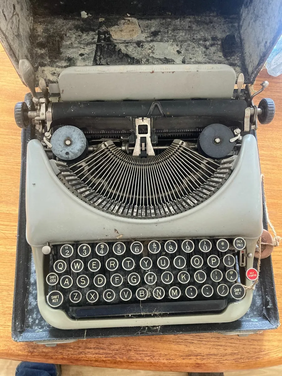 Antique Typewriter - Remington Rand - Image 3