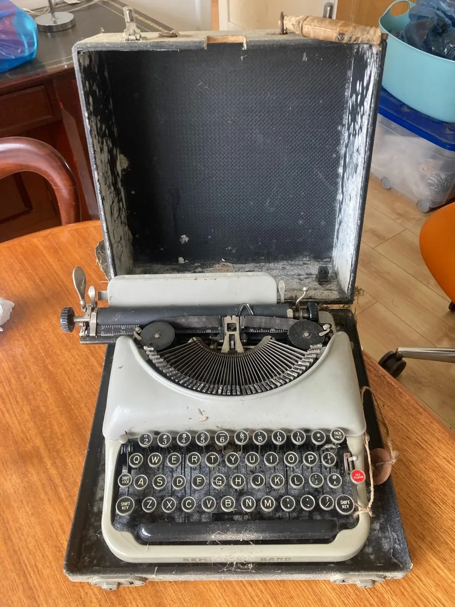 Antique Typewriter - Remington Rand - Image 4