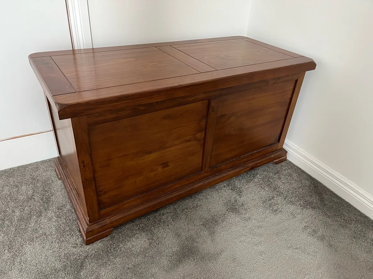 EZ Living Blanket box