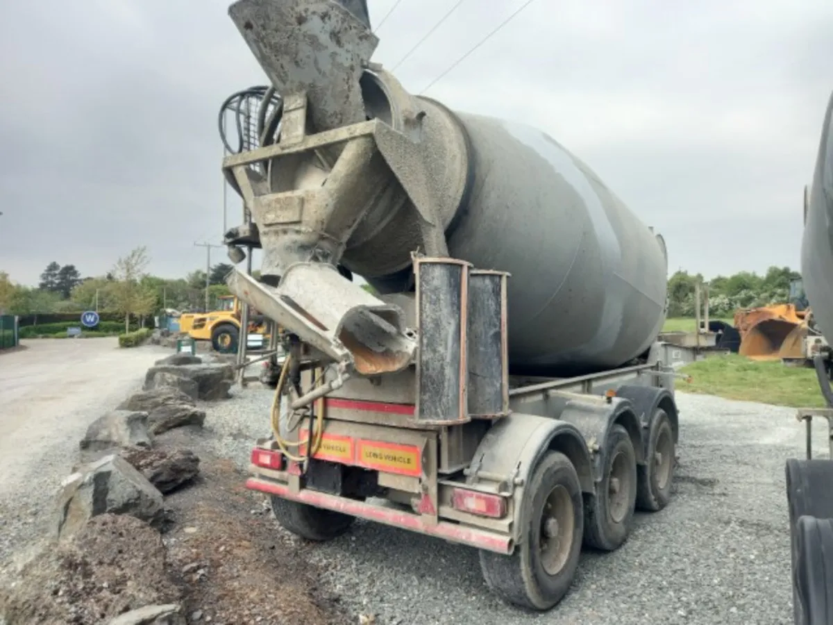 2004 Dennison Concrete Mixing Trailer For Auction - Image 3